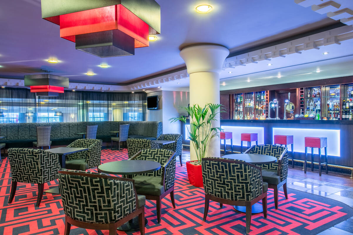 Crowne Plaza Liverpool bar and lounge.